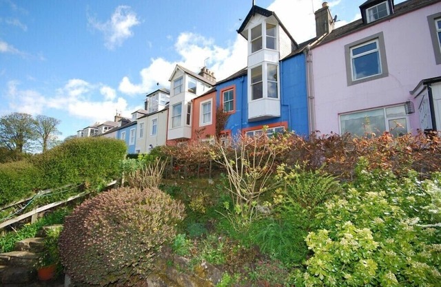 ESTUARY VIEW, family friendly, country holiday cottage in Alnmouth