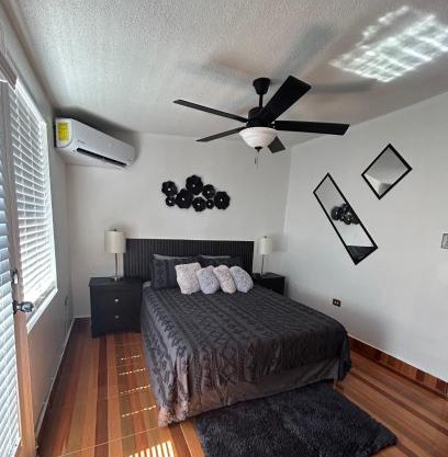 Estudio práctico y confortable en segundo piso