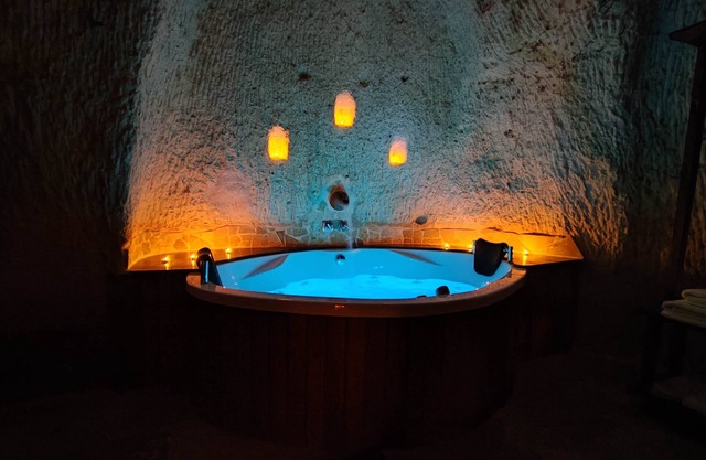 Euphoria Cave House