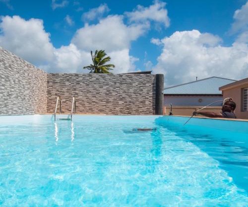 Evasion en plein cœur de la ville Studio Jacuzzis Sauna et piscine au centre de Port-Louis