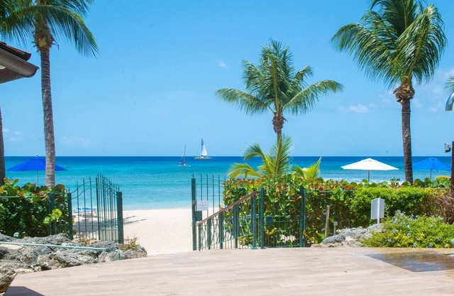 Excellent Rates - Luxury 3 Bedroom Beach Condo at Schooner Bay Resort