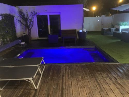 Exceptionnel 3 logements de plein pieds pouvant accueillir jusqu à 8 personnes à 2 pas de la plage et du centre ville dans une résidence de bien être avec jacuzzi et piscine chauffée