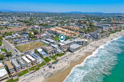 Exclusive Beachfront Duplex in Carlsbad Village Ocean Views, Sleeps 9