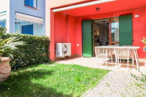 Exclusive Pool Access 10m Balcony View P