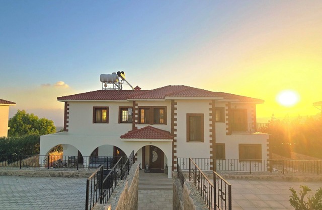Exclusive villa with infinity pool and panoramic sea views in Arapkoy (North Cyprus)