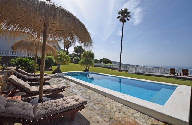 Exclusive villa with panoramic views of the Strait of Gibraltar