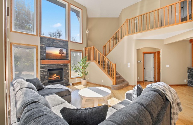 Executive 5 bedroom home in beautiful Jarvis Bay!