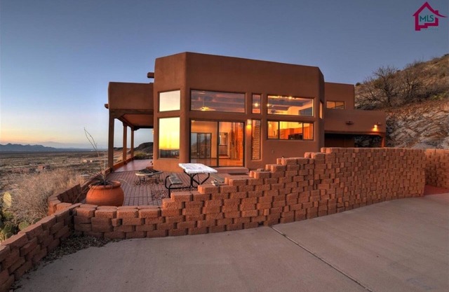 Executive Home With Endless Views In Soledad Canyon!