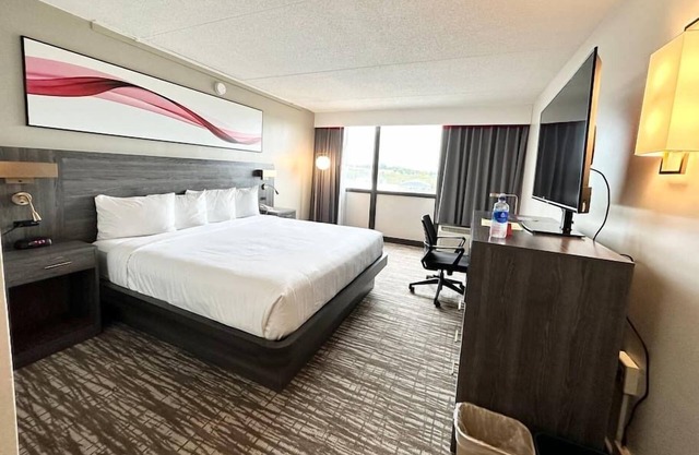 Executive suite w/private bath