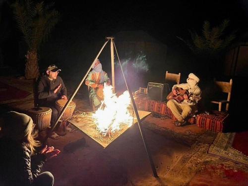 Expérience Inoubliable dans une Tente de Luxe en plein Désert de Merzouga !