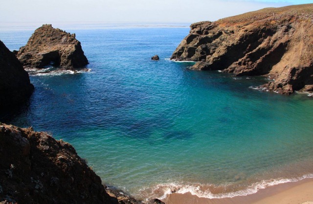 Experience Coastal Bliss: Stunning Ocean View Sweeping Across the Horizon!