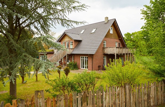 Experience country and be happy in the north of Hamburg - garden villa with 11 beds