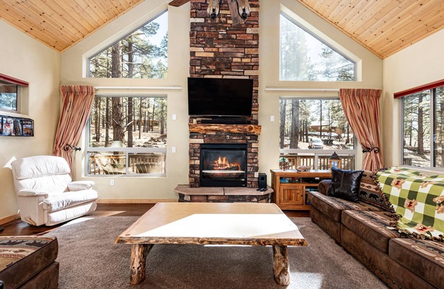 Experience Luxury near Williams & Grand Canyon: Your Cool Mountain Getaway!