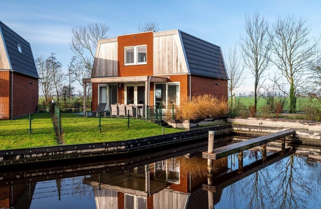 Experience the ultimate luxury in our Sneekermeer 8 home, complete with an outdoor spa and a private jetty exclusively for you.
