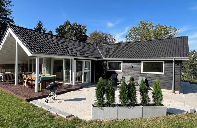 Explore bay and nature in pretty Kostræde Banker