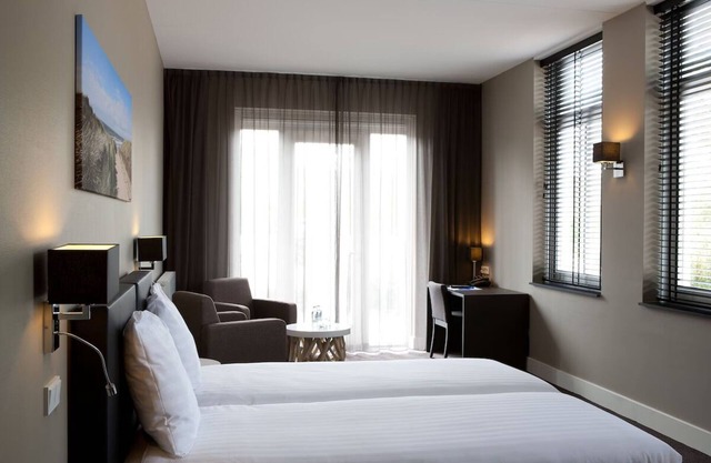 Explore Scenic Trails and Coastal Charm from Your Stylish Stay! Free Breakfast