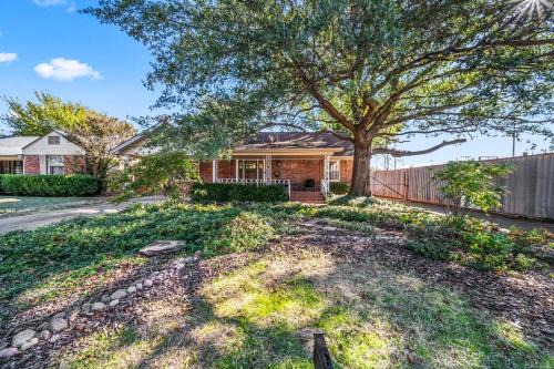 Expo 3BR, 3BA Timeless Tulsa 1940s Bungalow