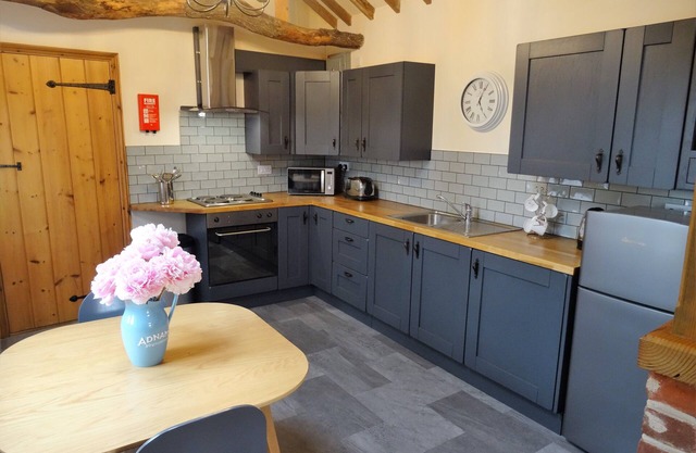 Fabulous 1 bed character barn conversion in a rural setting