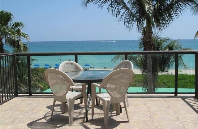 Fabulous Beach Apt w/Endless Ocean Views!