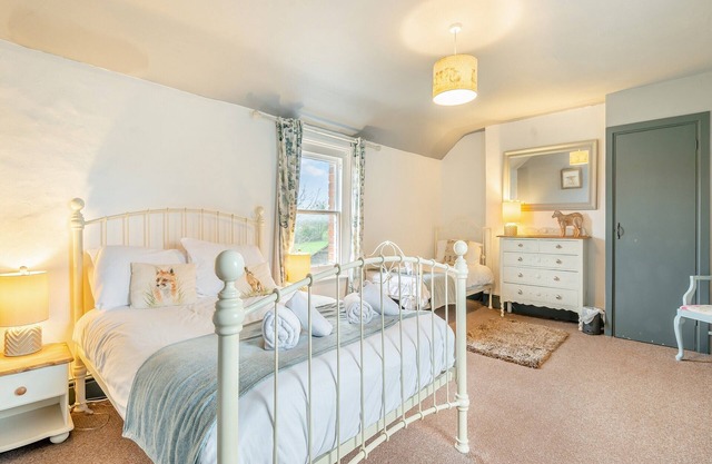 Fabulous grade 11 farm house perfect for larger groups of family or friends with a private hot tub.