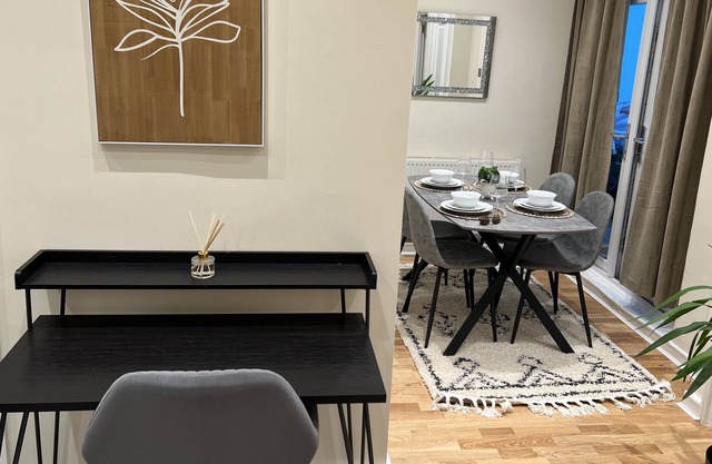 Fabulous Location in Heart of Kensington with Jacuzzi