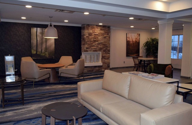 Fairfield Inn and Suites by Marriott Youngstown Austintown
