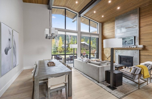 Fairway 3, stunning Snake River home