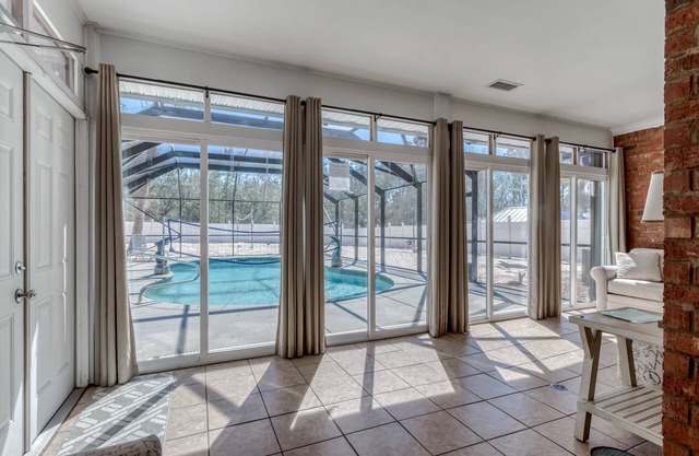 Family Daze- Private *Heated Pool, Beautiful, Spacious, Big Groups OK!