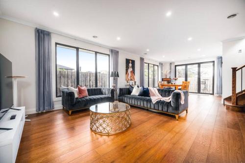 Family Fairyland 4 BRM 3 BATH near Chadstone SC