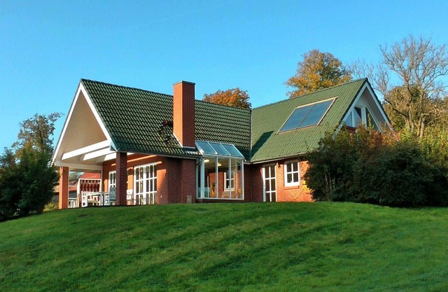 Family-friend dream house with Sauna, quiet, large property with natural growth