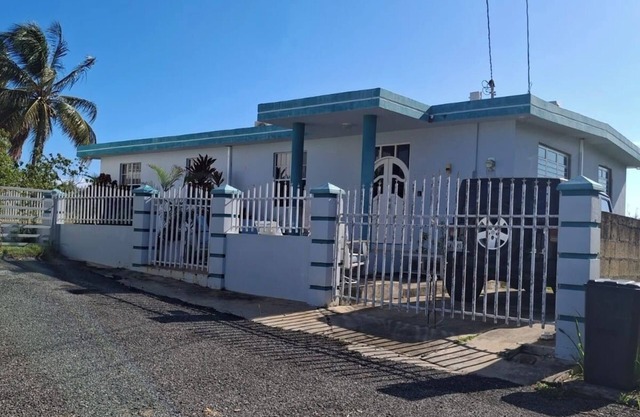 Family-Friendly 2BR in Isabela—AC in Every Room & Kid Essentials Near Beaches