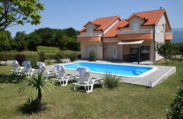 Family friendly house with a swimming pool Sinj, Zagora (K-24347)