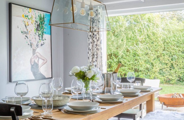 Family & group friendly, free parking, central house