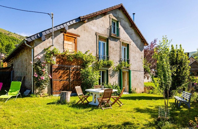 Family Home for 6 in the Ariège Pyrenees, Panoramic Views
