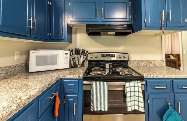 Family Home + Playroom + Garage 10min to Downtown