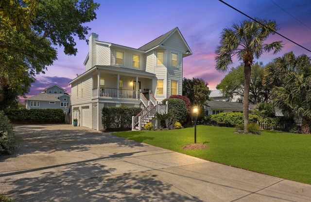 Family Home w/Private Pool & A two min. walk to the Beach. Lots of extras