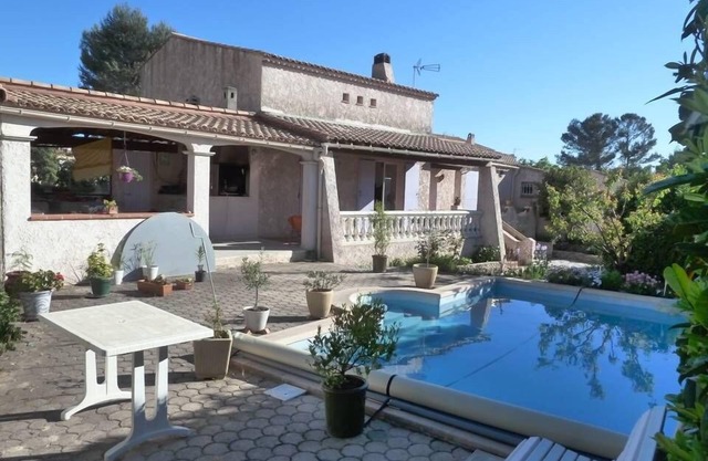 family house in a quiet area near the sea