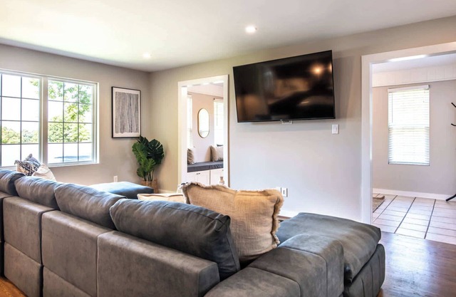 Family Retreat in Birmingham – 7BR/4BA