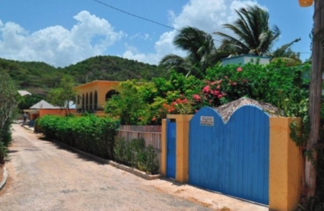 family-run accommodation in the middle of BillysBay, only 2 minutes to the local beach