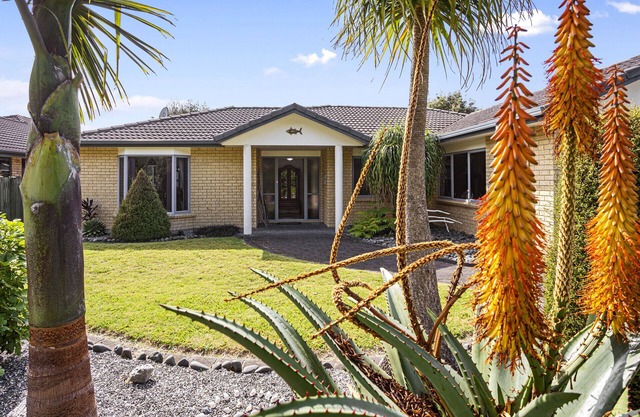 Fantails Roost - Bowentown Holiday Home