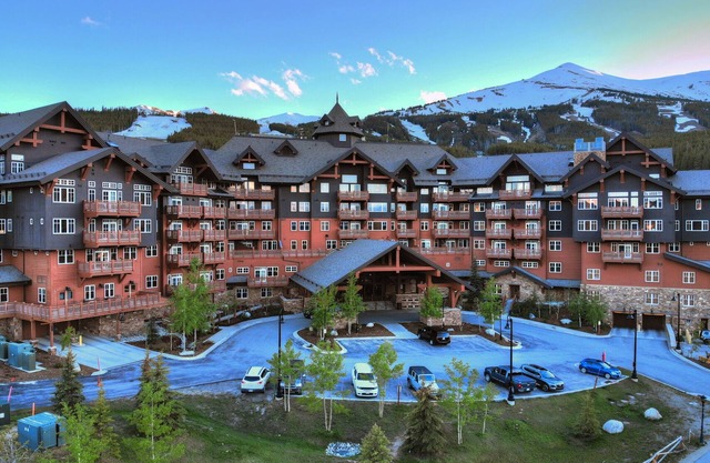 Fantastic 3 Bedroom 2 Bath Ski In Ski Out, Summer unit with rare A/C