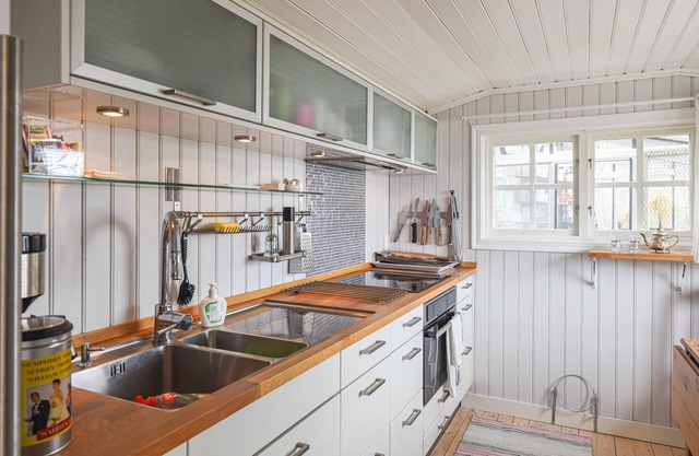 Fantastic location with panoramic views of a nature reserve.