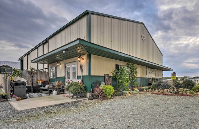 Farm Living w/Fresh Harvest: Goshen Studio!
