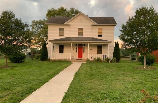 Farmhouse at the foot of the Blue Ridge Mountains