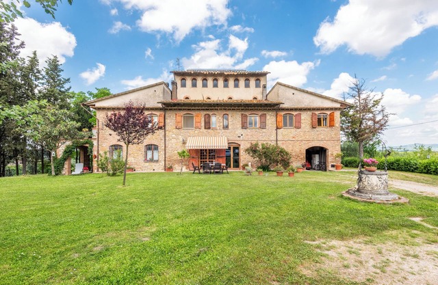 Farmhouse "Le Volpaie - Appartamento Maria" with Private Garden, Whirlpool & Wi-Fi