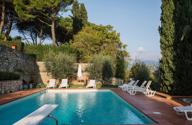 Fattoria Pagnana suites and pool