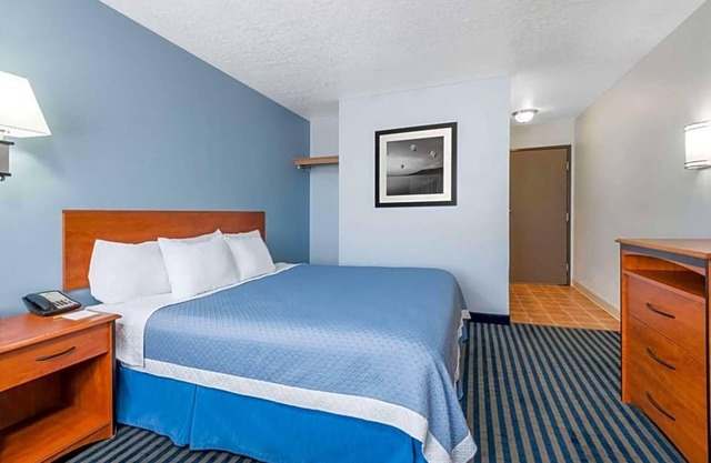 Featuring a year round indoor pool and a hot tub .