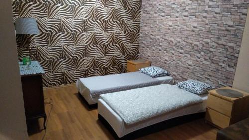 FEIDUM quarters flat