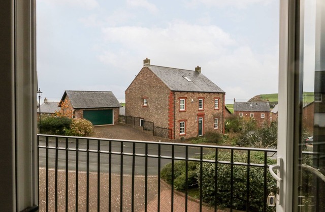 FELL HAVEN, family friendly, country holiday cottage in St Bees