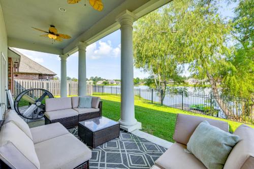 Fenced-In Yard and Pond Views Home 18 Mi to LSU!